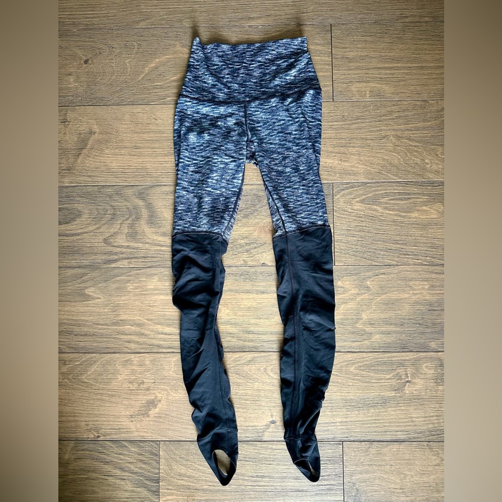 RARE Lululemon Wunder Under Dramatic Static White Black *Stirrup Pant - size 4